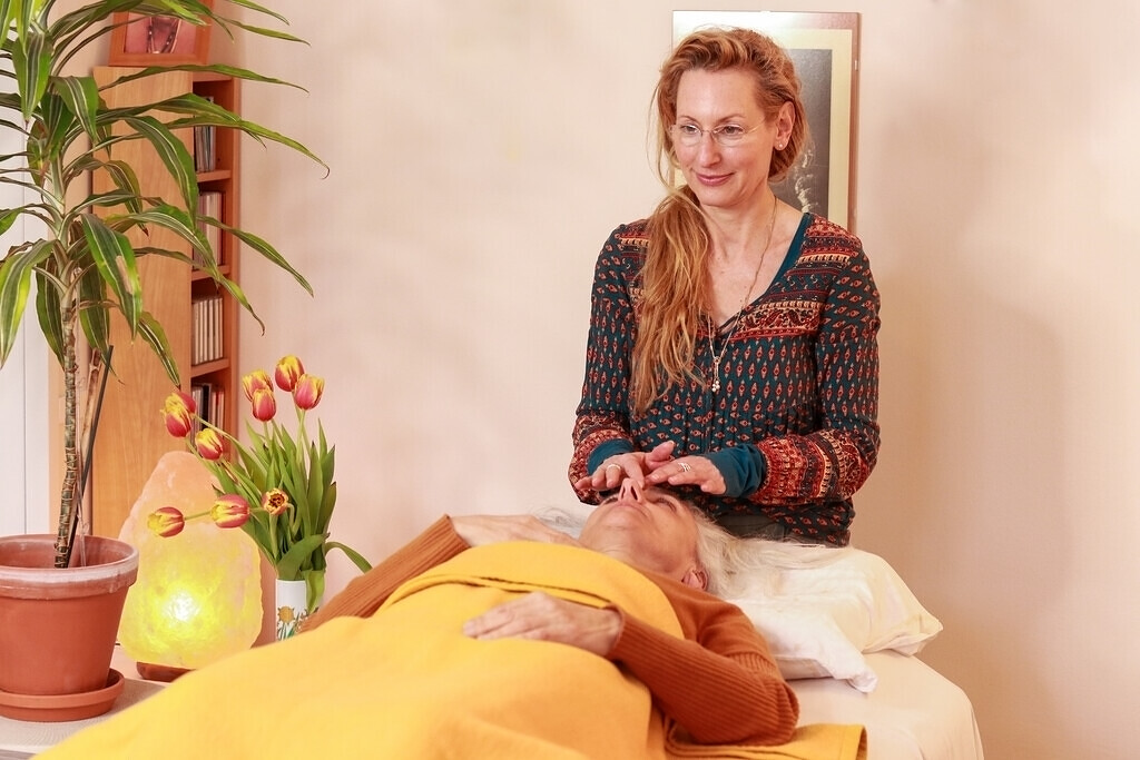 Uta Susanne Lowack bei einer Facial-Harmony-Behandlung